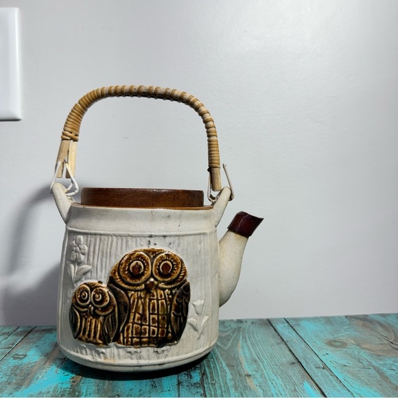 Rare Vintage Owl Teapot Stoneware w/Rattan Handle Wooden Lid - Picture 2 of 11
